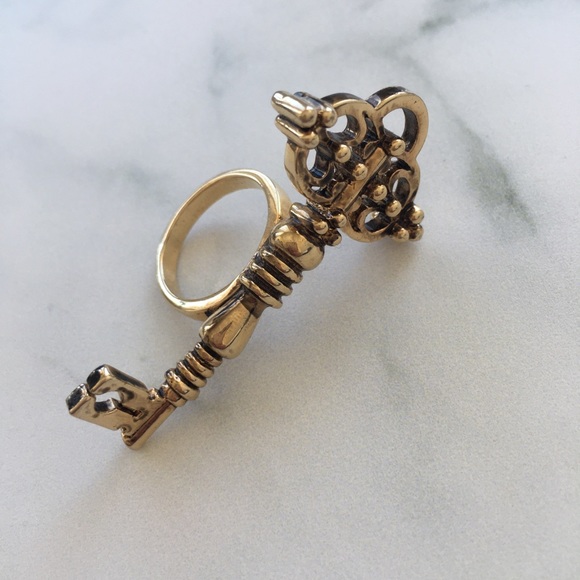 House of Harlow 1960 Key Cocktail Ring - Picture 3 of 6